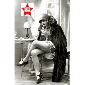 Sexy Flapper Girl Lipstick Pantyhose Stocking Legs Big Boobs Vintage