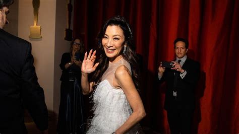 Profil Michelle Yeoh Aktris Asia Pertama Penyabet Piala Oscar Best