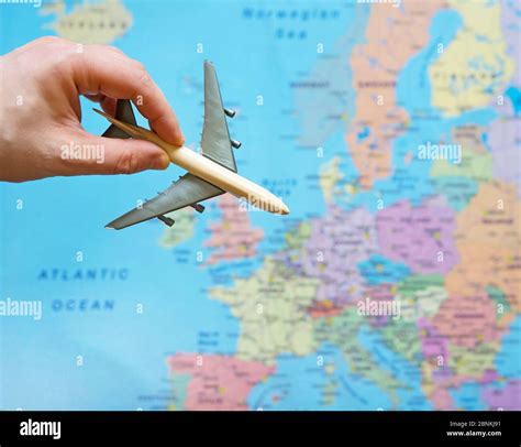 Flight route europe map hi-res stock photography and images - Alamy