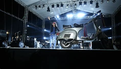 Slank Konser Ultah Ke 34 Kaka Naik Vespa Photo Fimela