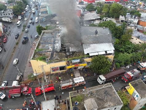 Dos bomberos afectados por inhalación de humo en incendio El Nuevo Rumbo