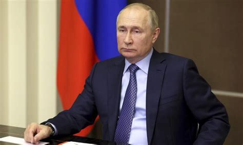 Putin firma ley que prohíbe cualquier mención a las personas con