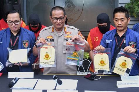 Penipuan Menggunakan Website Palsu