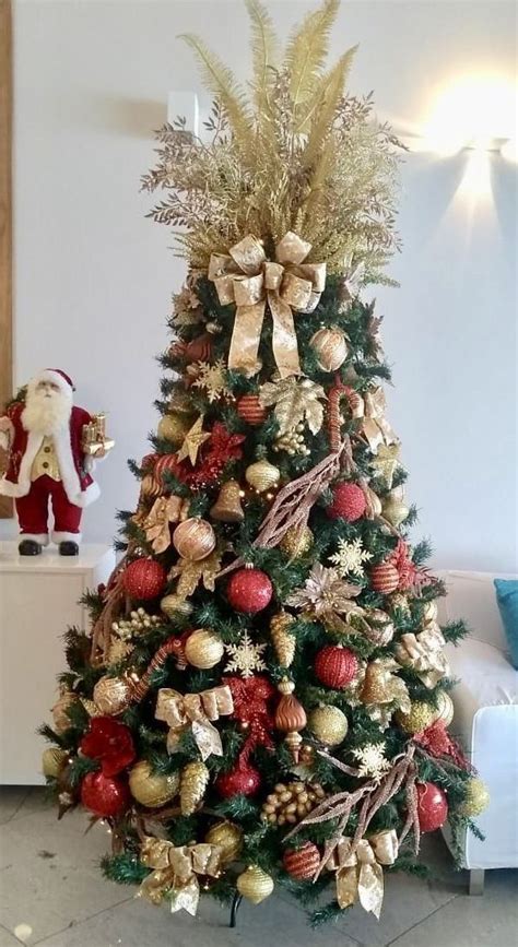 A Decorated Christmas Tree With Gold And Red Ornaments