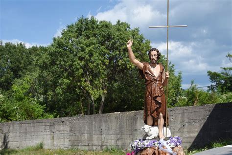 Blagoslovljen Kip Sv Ivana Krstitelja U Buri A Groblju U Blizancima