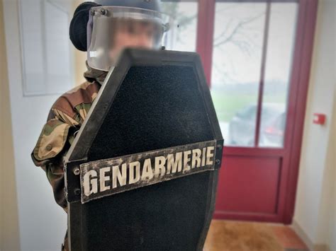 Photos Nord meusien les militaires du PSIG réalisent une exercice