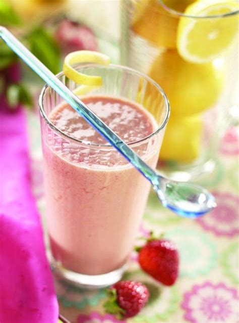 Strawberry Lemonade Smoothie Recipe Pop And Thistle