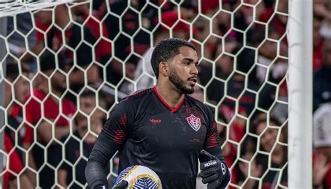 Lucas Arcanjo Vai Se Tornar O Goleiro Mais Jogos Pelo Vit Ria