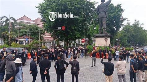 Demo Tolak PPN 12 Persen Di Solo Aliansi Mahasiswa Ingin Masyarakat