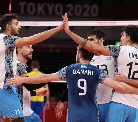 Brasil perde para Argentina e fica sem medalha no vôlei masculino