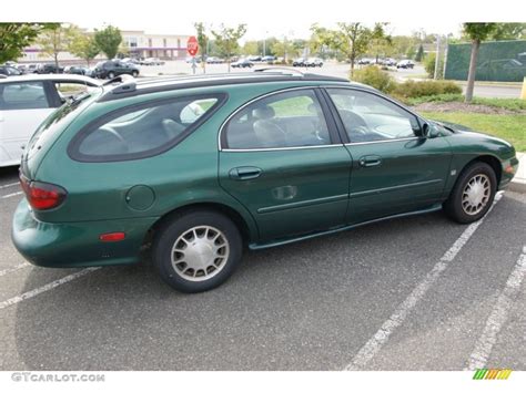 1999 Ford taurus se green