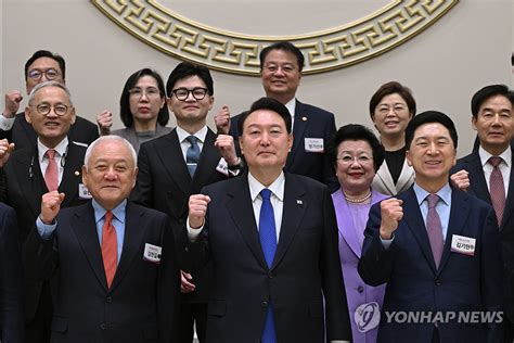 윤석열 대통령 국민통합위원회 만찬 참석 연합뉴스