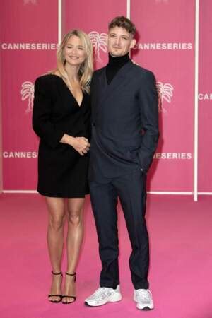 Les Plus Belles Photos De Virginie Efira Et Niels Schneider Voici