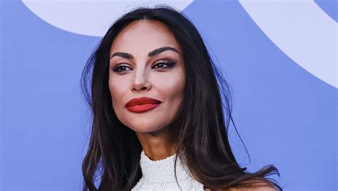 Mădălina Ghenea elegantă la Milan Fashion Week 2024 într o rochie cu