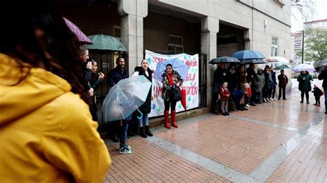 Familias Del CEIP Praza De Barcelos En Pontevedra Desde Outubro Sen