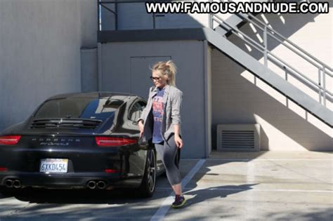 Hilary Duff Beverly Hills Paparazzi Posing Hot Beautiful Babe Famous