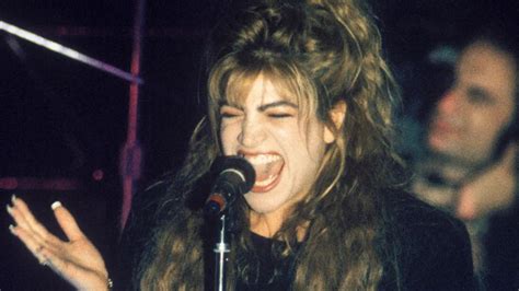 80s Pop Star Taylor Dayne 61 Looks Unrecognizable On Stroll Through