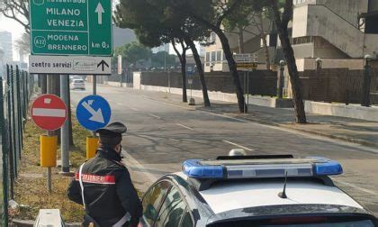 Ubriaco Alla Guida Del Camion Si Addormenta E Si Ferma In Mezzo Alla