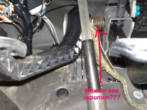 На Рено Логан скрипит педаль сцепления, что делать?