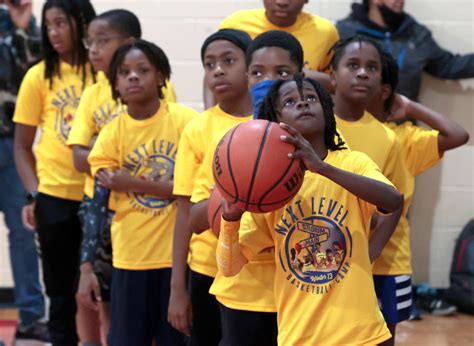 Michigan basketball players mentor Detroit youths at SAY Detroit's ...