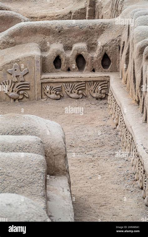 Panorama De Las Paredes Y Decoraciones De Adobe En El Sitio