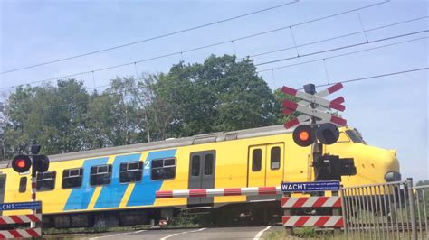 Spoorwegovergang Hengelo Dutch Railroad Crossing Youtube