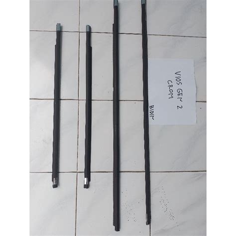 Jual Karet Pelipit Kaca Luar Vios Gen 2 Chrom Dan Hitam Shopee Indonesia