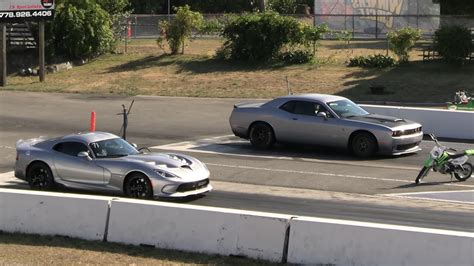 Dodge Challenger Srt Hellcat Sfida Una Viper In Una Drag Race Video Clubalfait