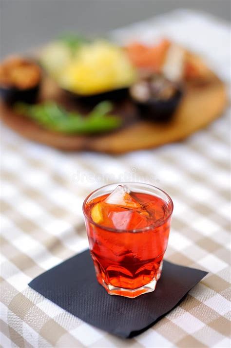 Aperitives Italiens Ap Ritif Verre De Vin Mousseux De Cocktail Avec