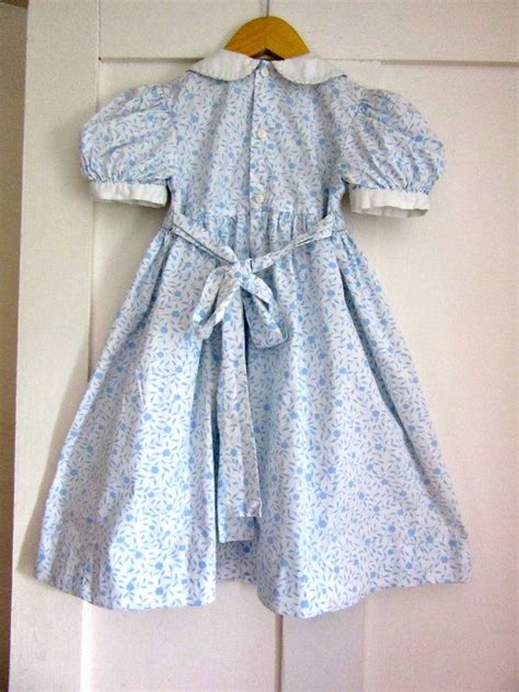 60s Girls Smocked Dress Cotton Floral Fabric Smocked Etsy Girls Smocked Dresses Dresses