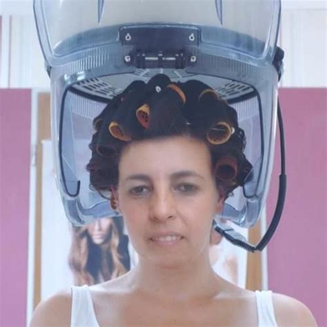 Madame Sous Le Casque Bigoudis Coiffure Casque