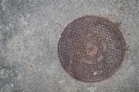 Gambar Gratis Atas Manhole Cover Trotoar Lubang Got Perkotaan