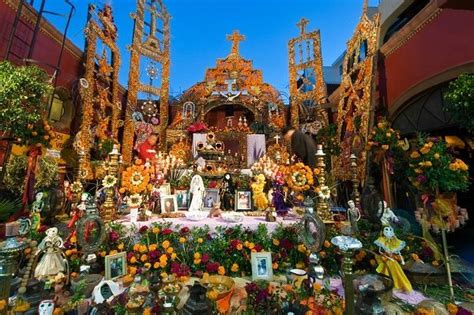 Dia De Los Muertos: Mexicans honor the souls of lost loved ones on Day ...