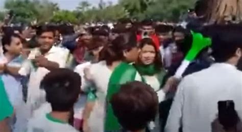 Another Girl Faces Harassment At Minar E Pakistan Video Goes Viral