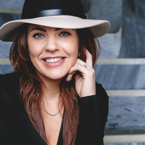 Rachel Tucker Official Website