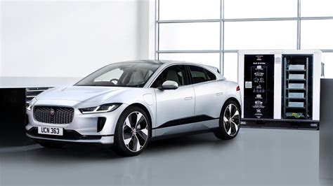 Jaguar Land Rover verwandelt alte Batterien in grüne