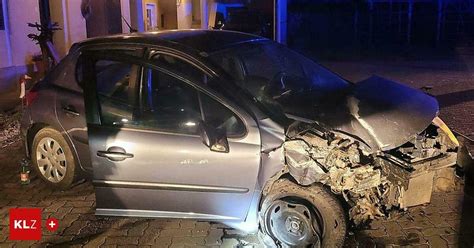 In Hausmauer Gekracht Polizei Ermittelt Nach Unfall Wer Hat Das Auto