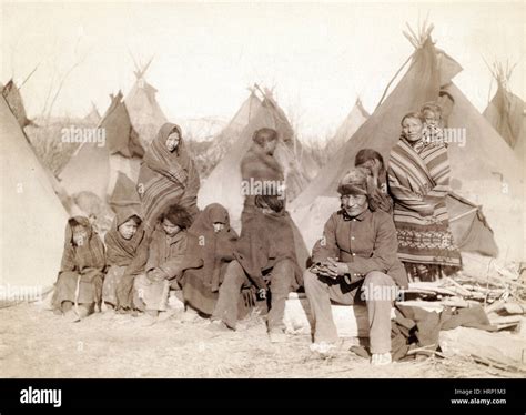 Survivors of Wounded Knee Massacre, 1891 Stock Photo - Alamy