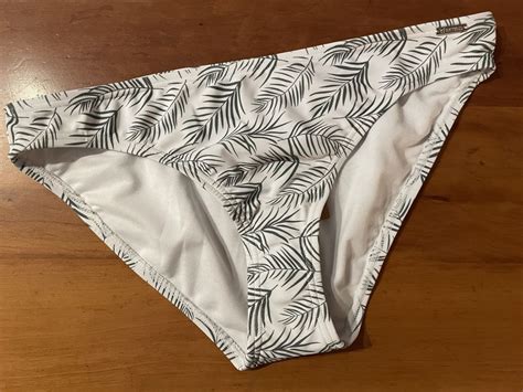 Bikini Slip Grösse Neu und originalverpackt in Urdorf für CHF mit Lieferung auf Ricardo