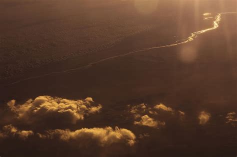 Vista De Las Nubes Al Atardecer Desde El Avi N Foto Premium