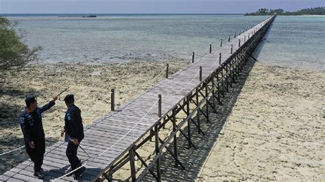 KKP Segel Resor Asing Ilegal Di Pulau Maratua Foto Tempo Co