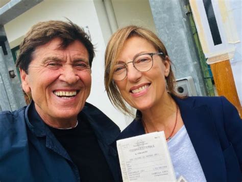 Gianni Morandi Avete Mai Visto La Moglie Anna Bellissima Suo Grande