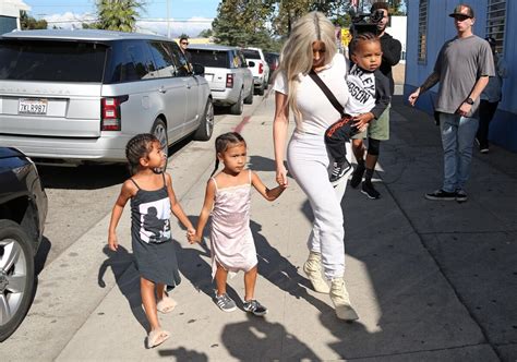 Photo Kim Kardashian Avec Sa Fille North West Son Fils Saint West Et