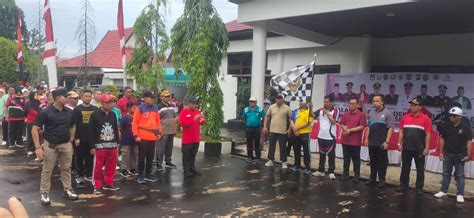 Pabung Seruyan Kodim Sampit Hadiri Kegiatan Jalan Sehat Dan