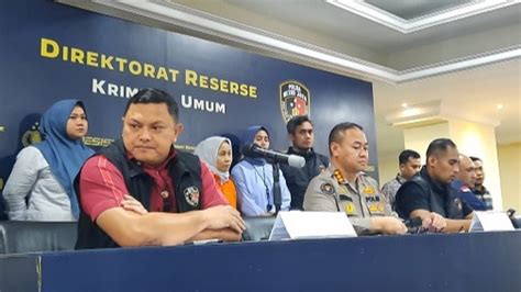 Polda Metro Jaya Bantah Wanita Kembar Dibekingi Polisi Justru Sebut