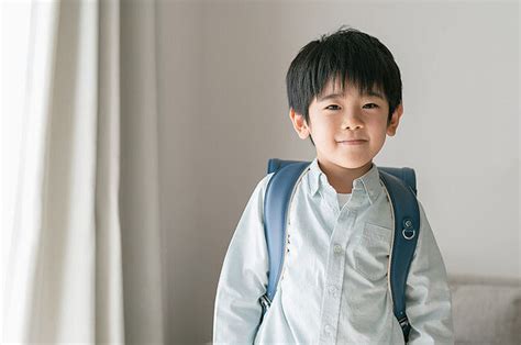 【斜め上】初登校の日、帽子を被り忘れている小1息子とのやりとりにツイッター爆笑 「座布団5枚 」「おばちゃんキュウリあげたい」の声