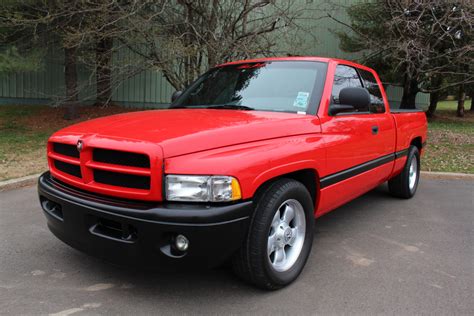 1999 Dodge Ram 1500 Custom Pickup Front 34 230300