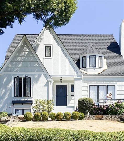 The Best Benjamin Moore Neutral Exterior Paint Colors The Phinery