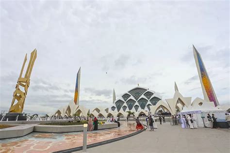 Hikmah Di Balik Penutupan Masjid Raya Al Jabbar Kawasan Bersih Dan