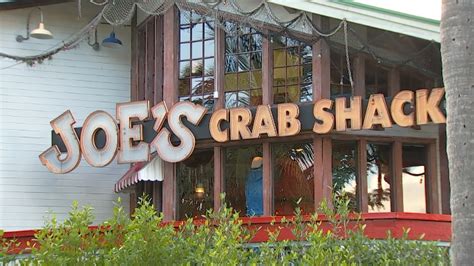 Joe's Crab Shack testing "no-tipping" policy in select locations